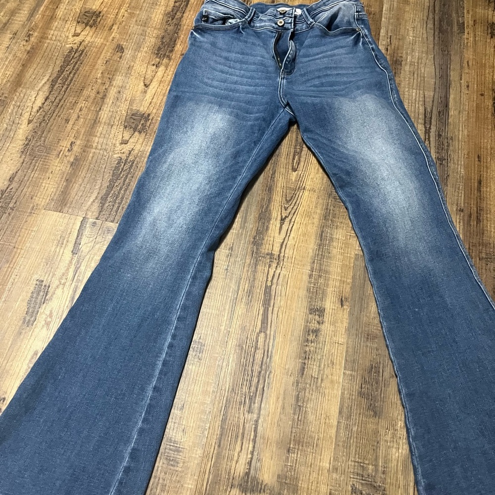 KanCan flared jeans with frayed hem 9/28